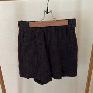 Easy Pull-on shorts in Lightspun